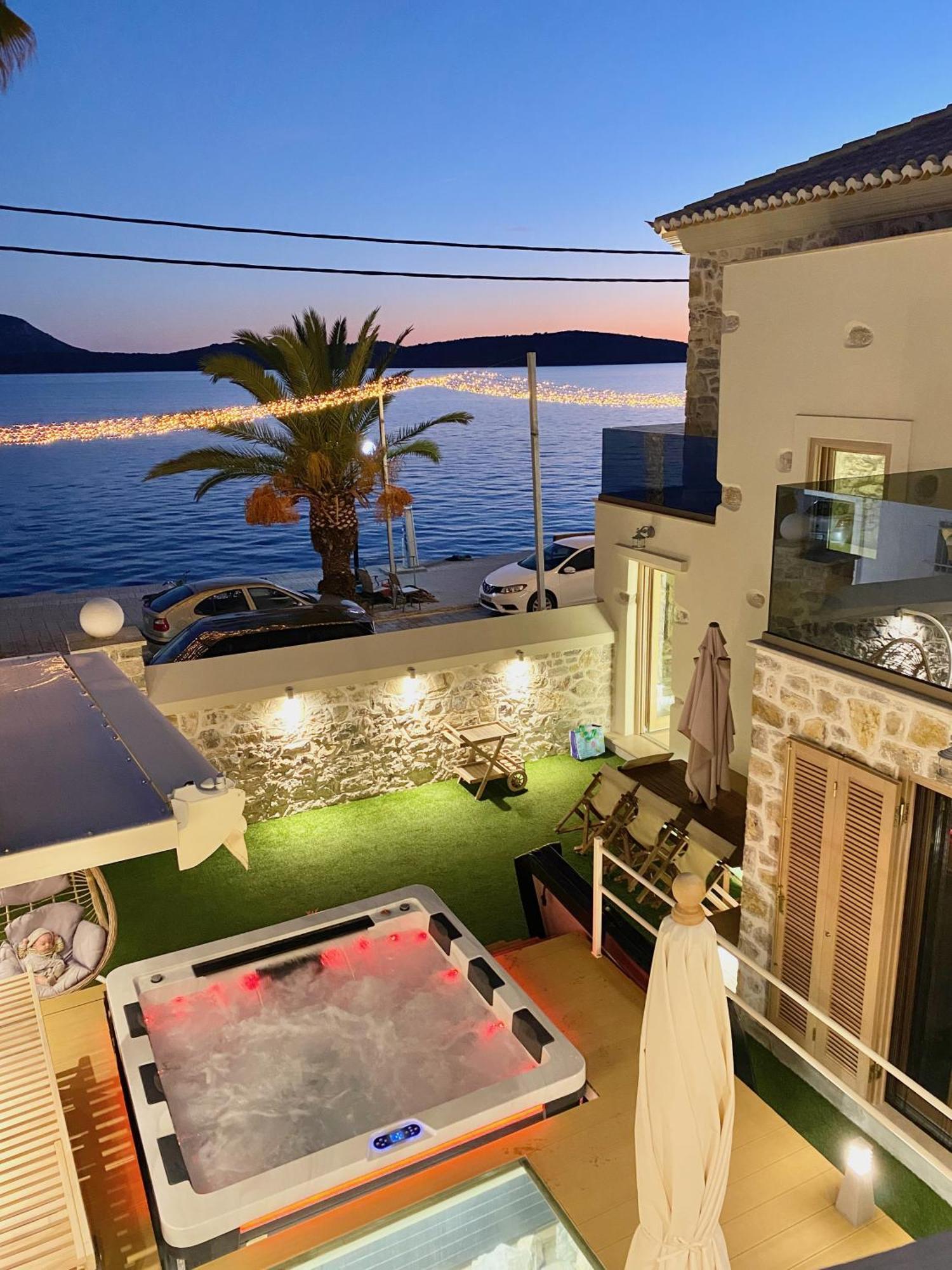 Villasonboard Rock Villa 3 Bed, 3 Bath, Jacuzzi, Seaside Ermioni Exterior photo