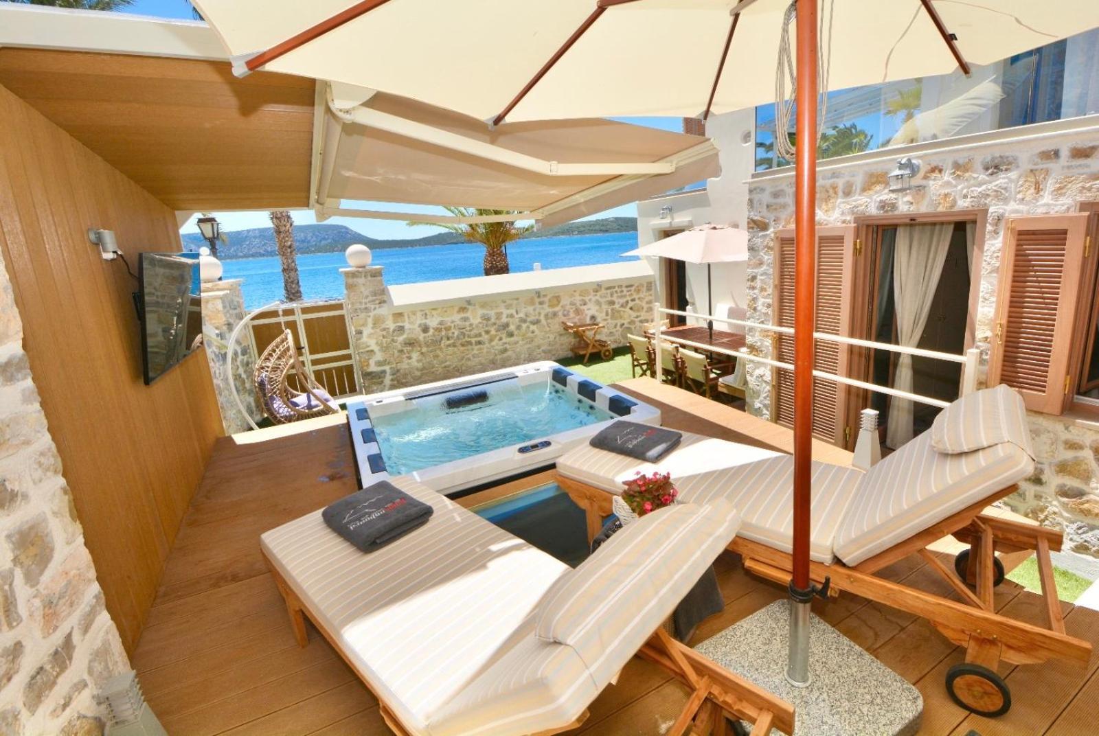 Villasonboard Rock Villa 3 Bed, 3 Bath, Jacuzzi, Seaside Ermioni Exterior photo